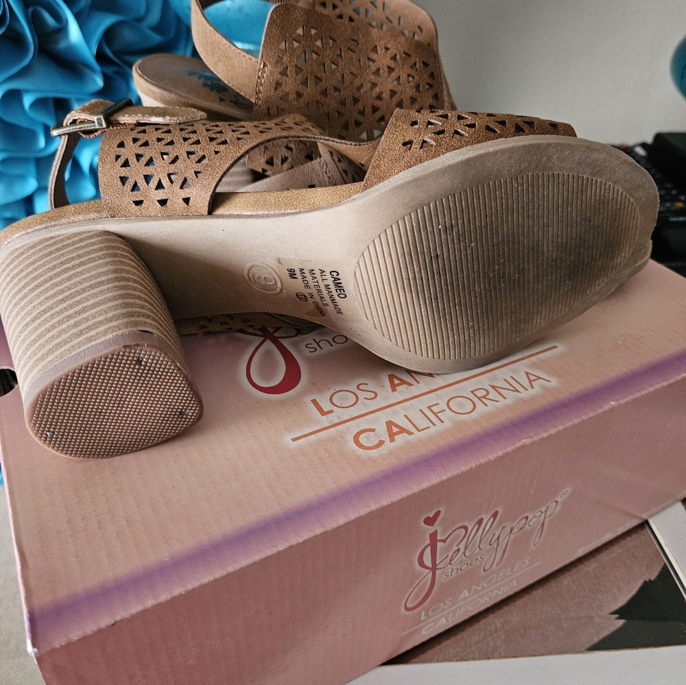 Shoes - Picture 4 of 5